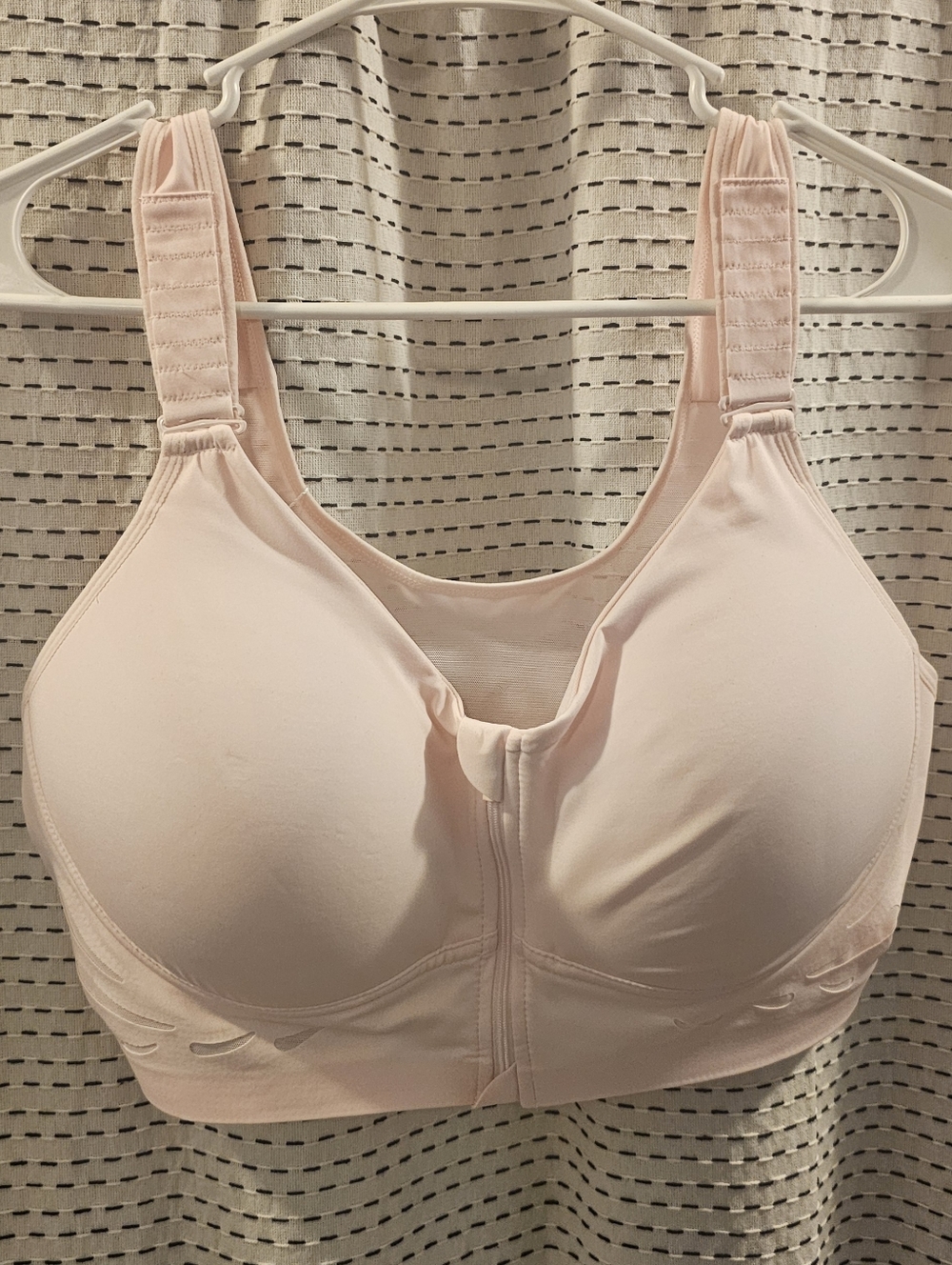 Front-Zip Comfort Bra in Light Pink